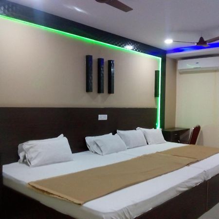 Divya Lodge Haiderabad Buitenkant foto