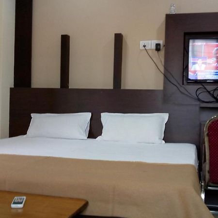 Divya Lodge Haiderabad Buitenkant foto