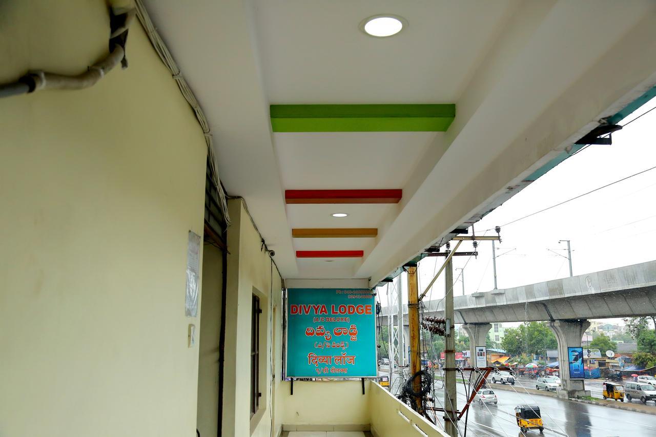Divya Lodge Haiderabad Buitenkant foto