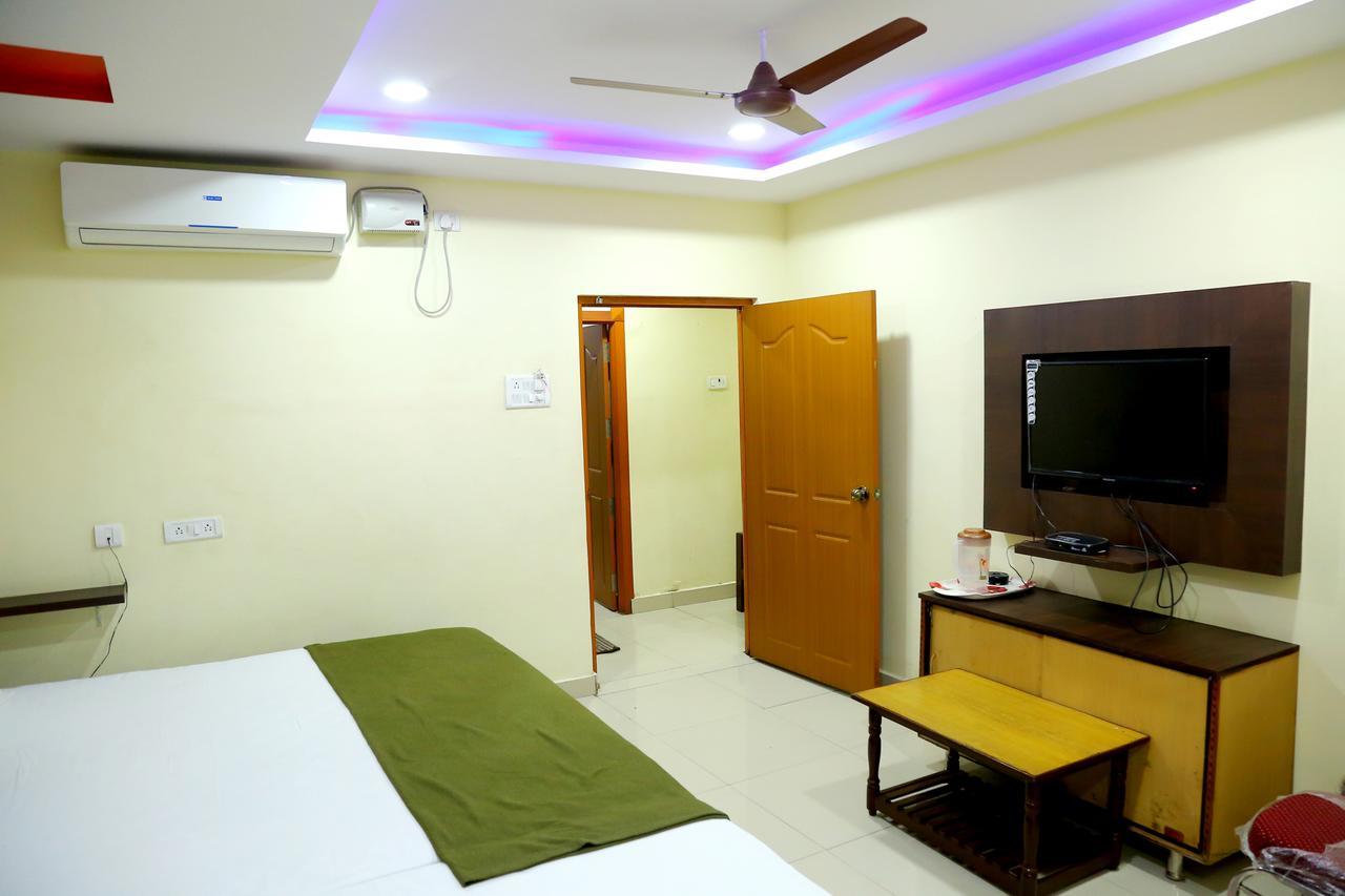 Divya Lodge Haiderabad Buitenkant foto
