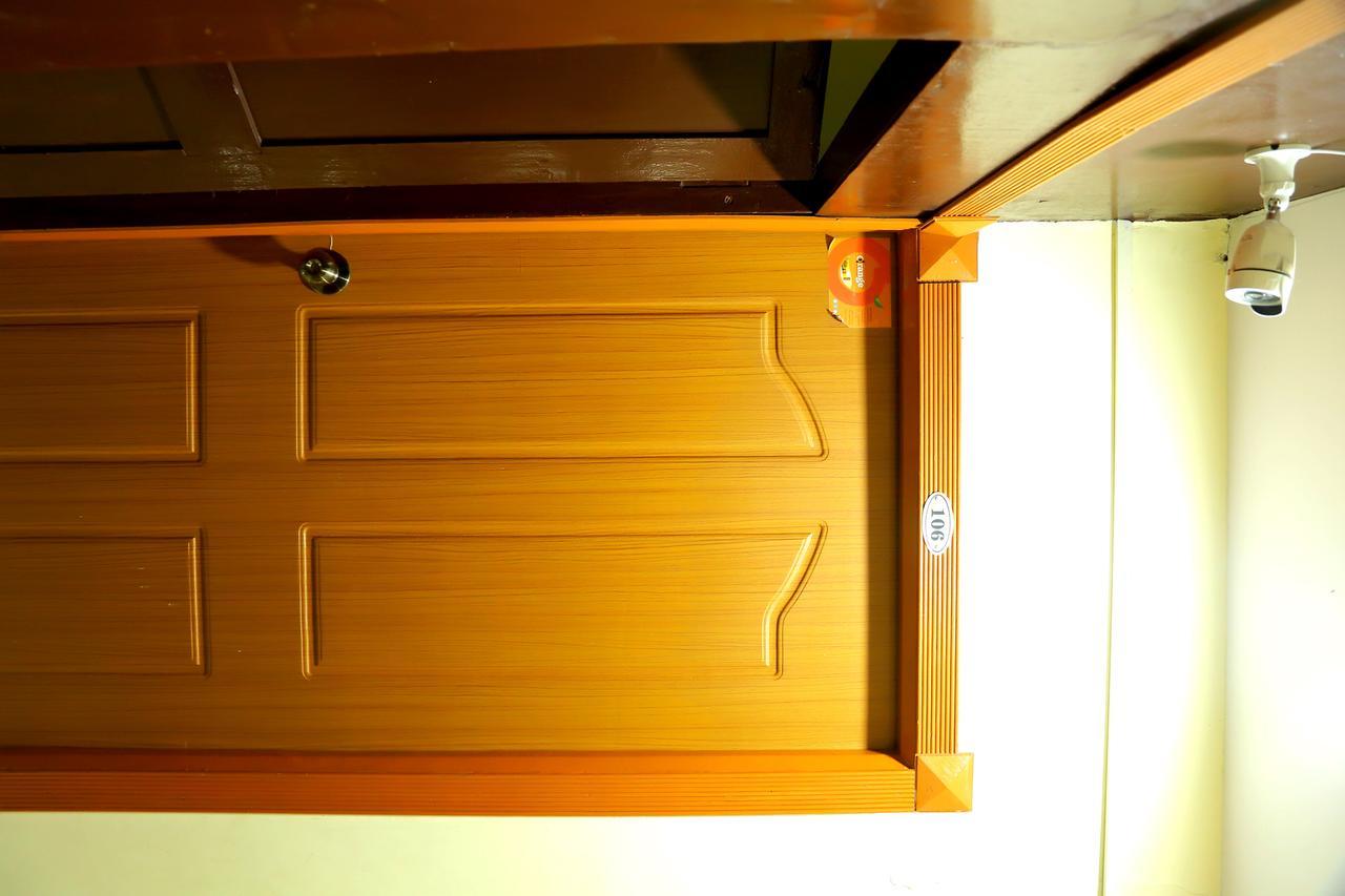 Divya Lodge Haiderabad Buitenkant foto