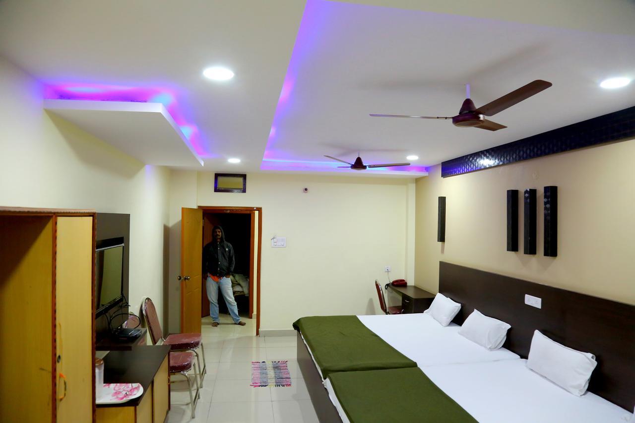 Divya Lodge Haiderabad Buitenkant foto