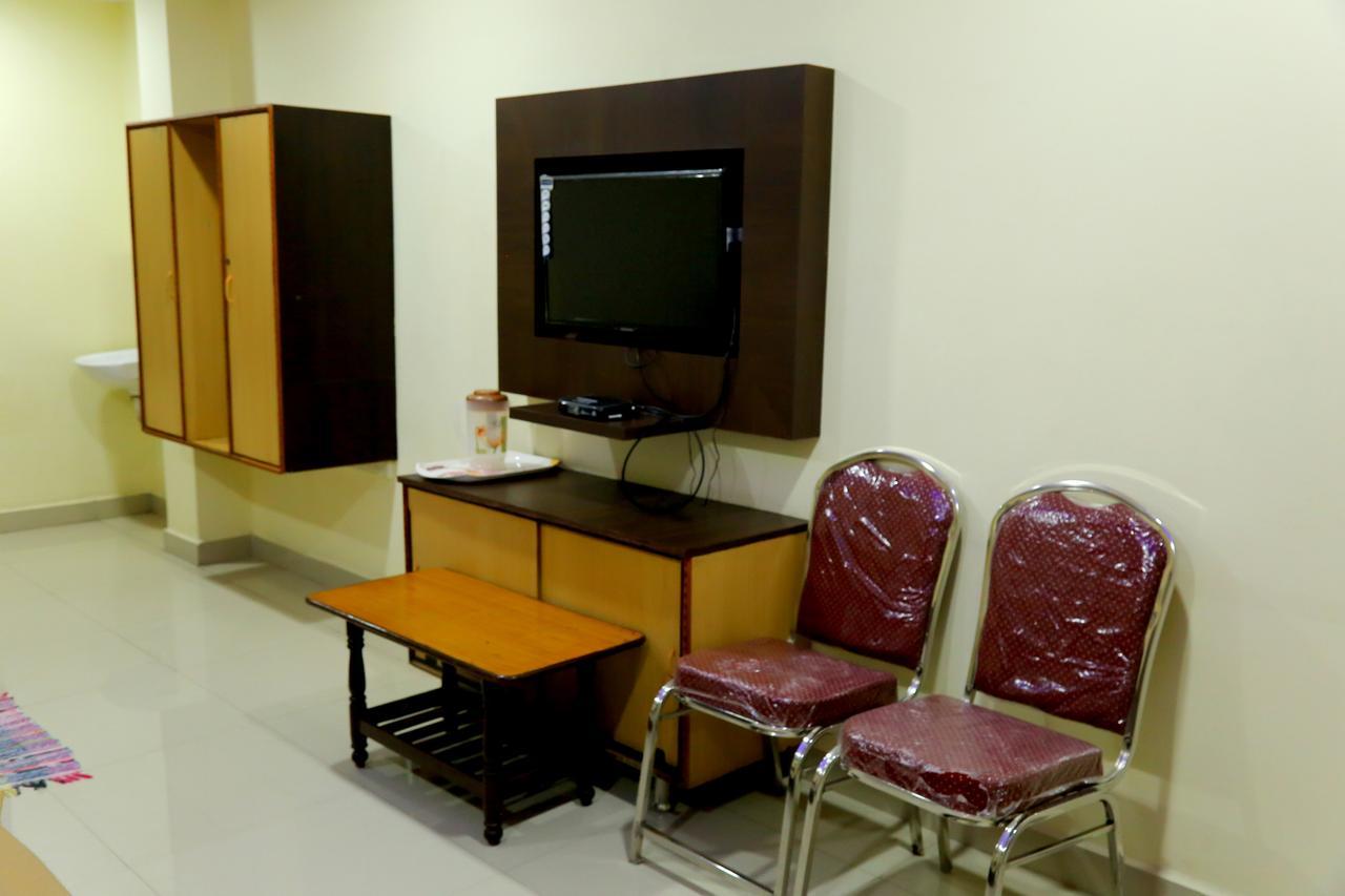 Divya Lodge Haiderabad Buitenkant foto