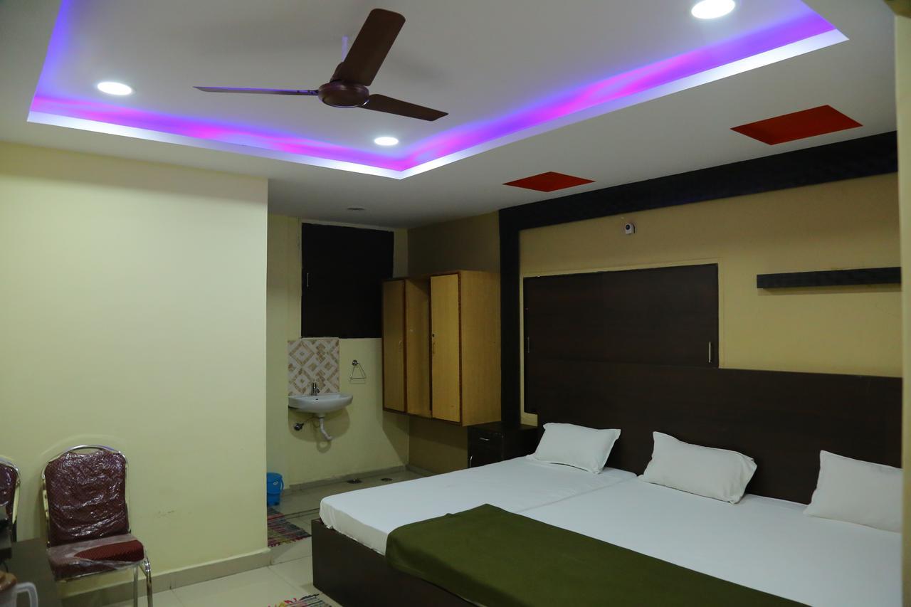 Divya Lodge Haiderabad Buitenkant foto