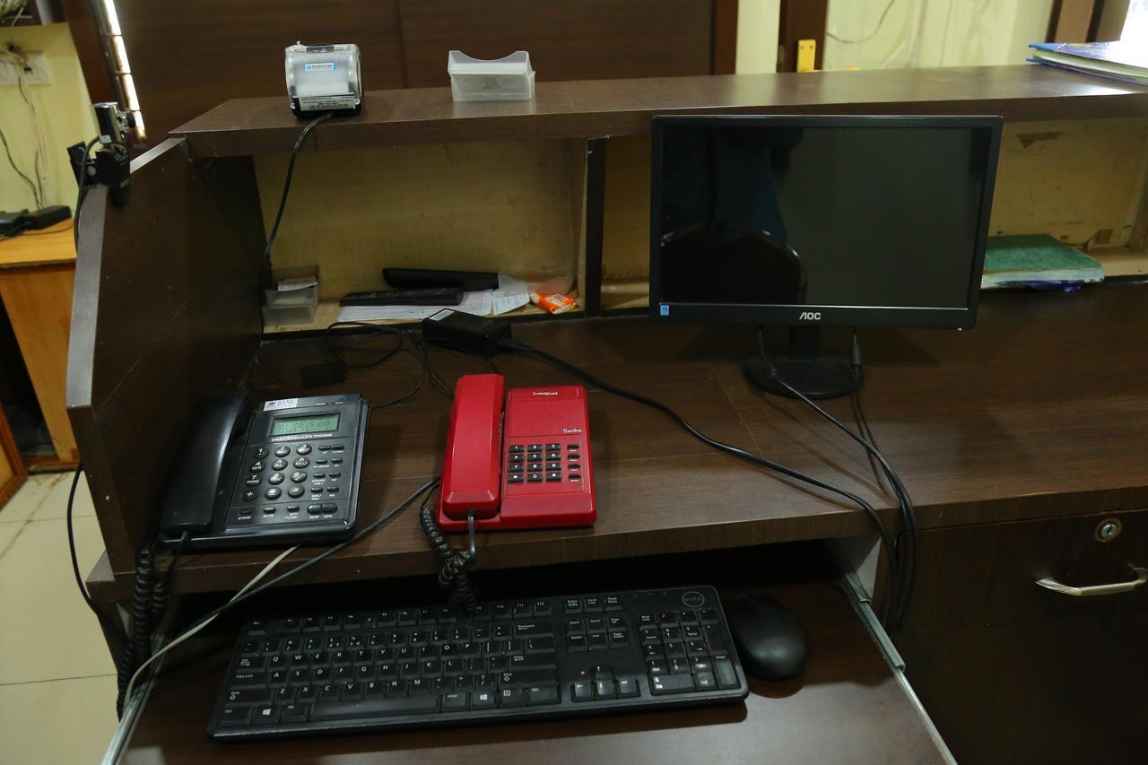 Divya Lodge Haiderabad Buitenkant foto