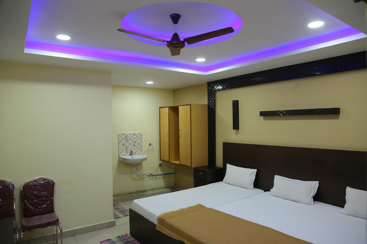 Divya Lodge Haiderabad Buitenkant foto