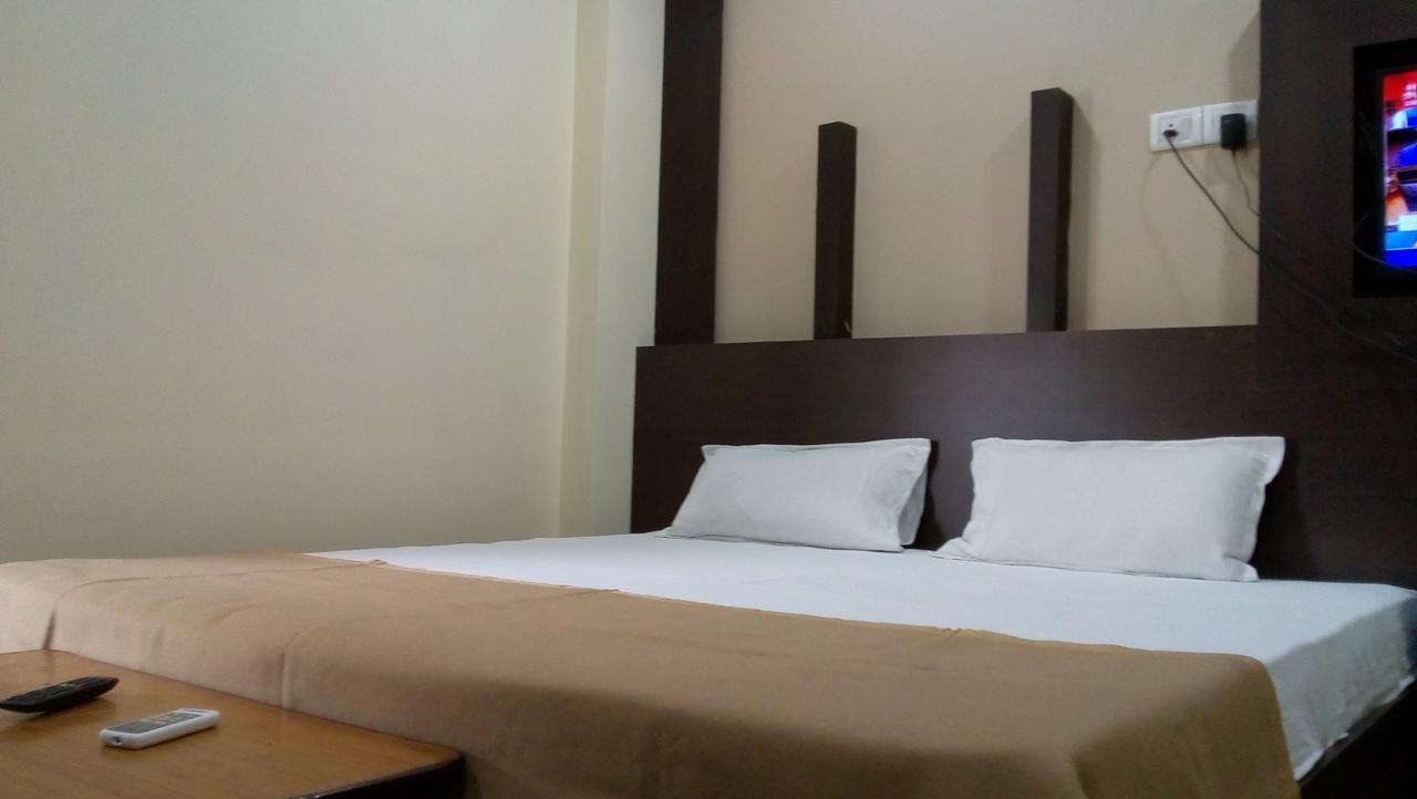 Divya Lodge Haiderabad Buitenkant foto