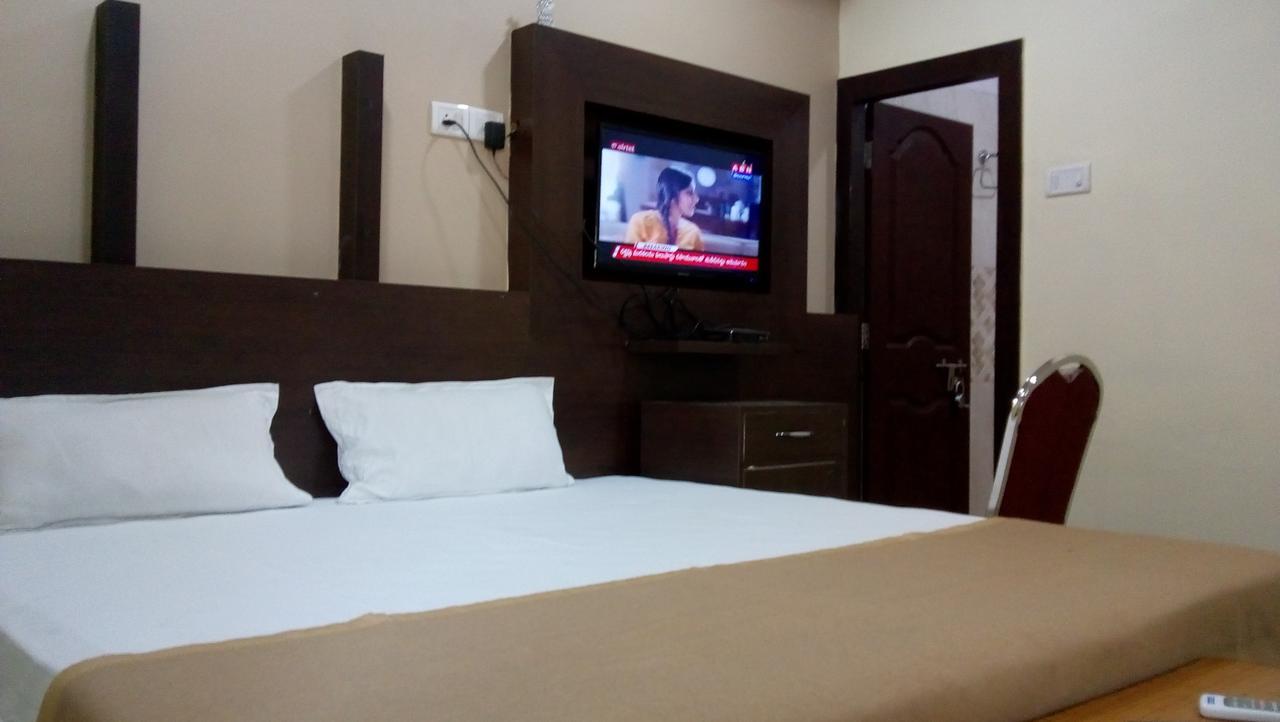 Divya Lodge Haiderabad Buitenkant foto