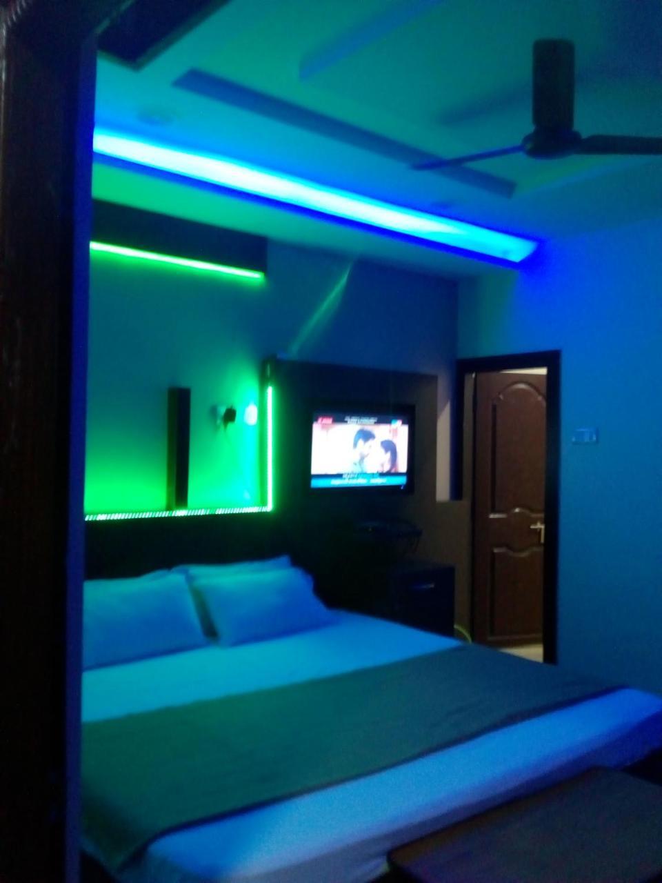 Divya Lodge Haiderabad Buitenkant foto